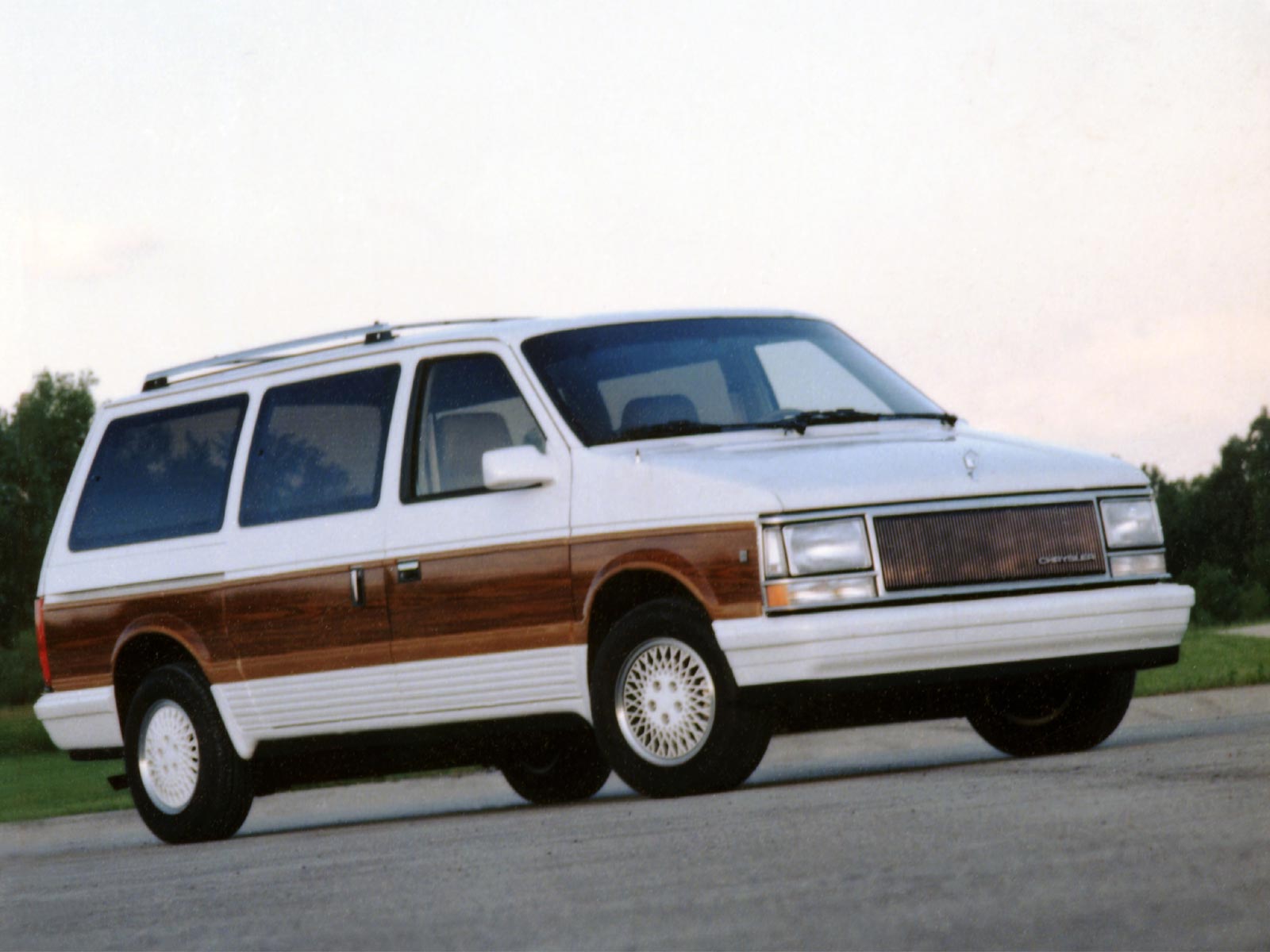 Размер колёс на Chrysler Town & Country 1990 Подбор шин на Chrysler Town & Country 1990