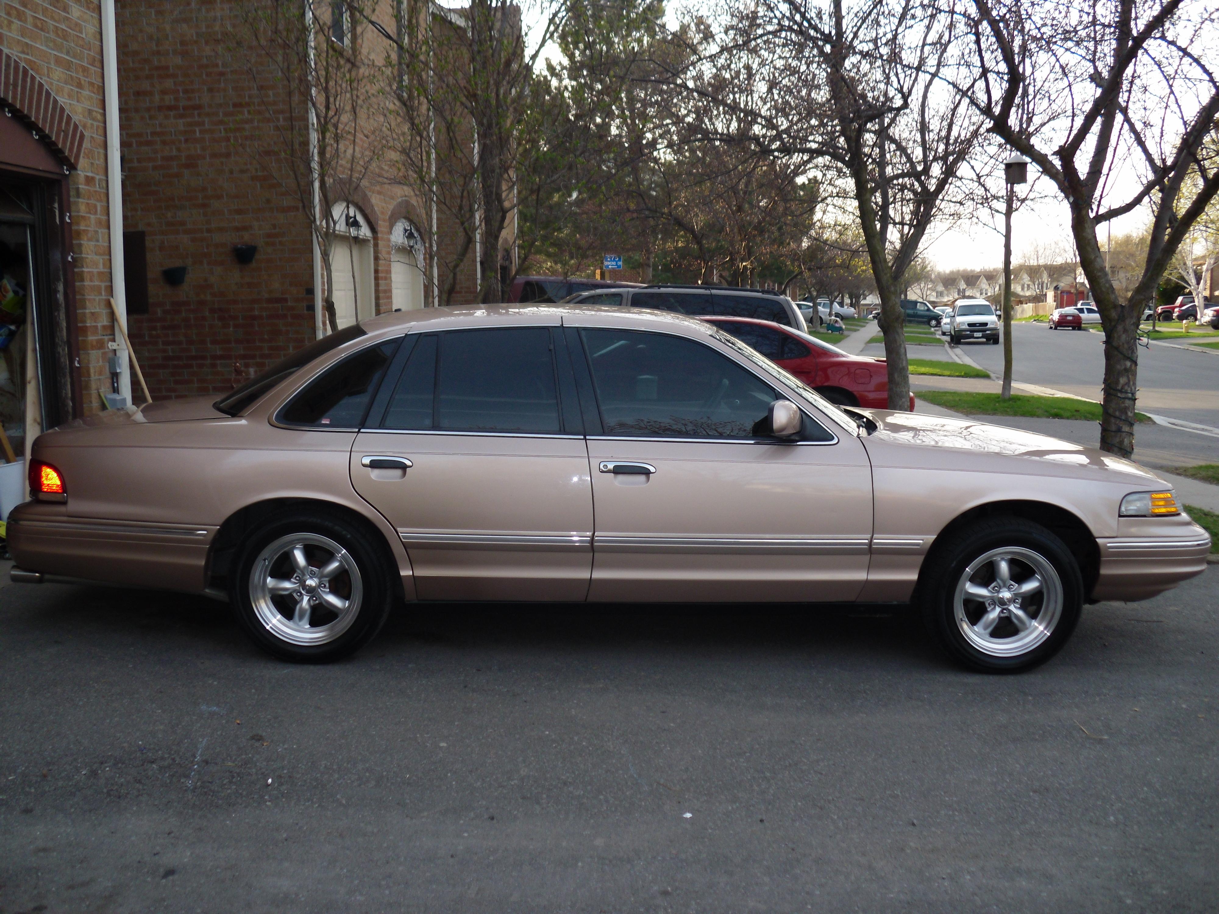 Размер колёс на Ford Crown Victoria 1996 Подбор шин на Ford Crown Victoria 1996