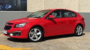 为汽车选择轮胎和轮圈 Holden Cruze. Шины на Holden