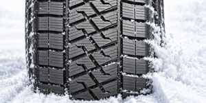 技术 大型肩部块可保持行驶轨迹