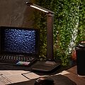 REXANT 609-005 Светильник настольный REXANT Click Skin на основании, LED, 7 Вт 2700-6500 К, диммируемый 3 ступени, заряжаемый (автономный режим 3 часа), корпус с эффектом тиснения кожи