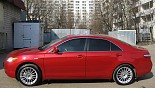 轮毂 OZ Racing Superturismo 在汽车上 Toyota Camry 轮毂 OZ Racing Superturismo 在汽车上 Toyota Camry