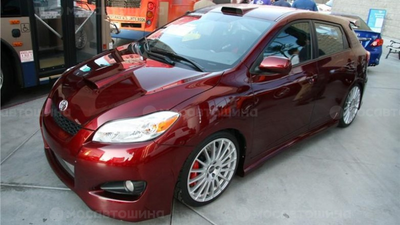 Диски OZ Racing Superturismo R18 на автомобиле Toyota Matrix [1218]