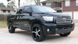 轮毂 在汽车上 Toyota Tundra 轮毂 在汽车上 Toyota Tundra