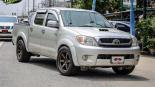 轮毂   在汽车上  toyota hilux