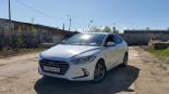 轮毂   在汽车上  hyundai elantra