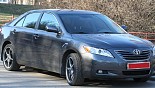 轮毂 Kosei Racer 在汽车上 Toyota Camry 轮毂 Kosei Racer 在汽车上 Toyota Camry